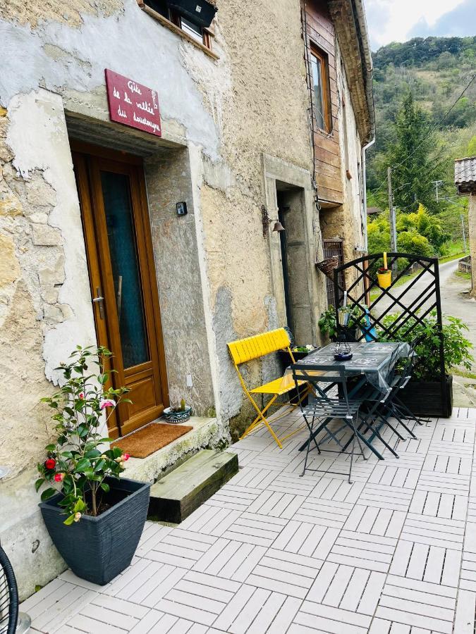 Le Gite De La Vallee Du Douctouyre Dun Exterior foto